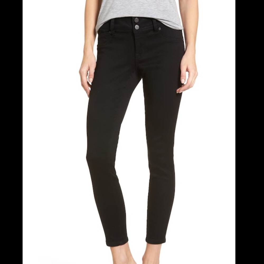 1822 Denim Black Skinny Jeans